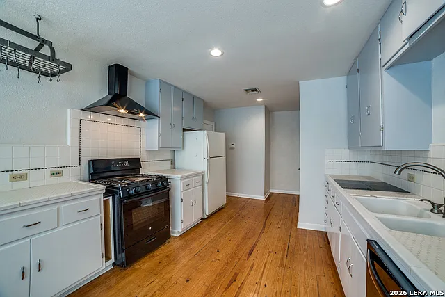 244 Halcyon Pl — Photo 4