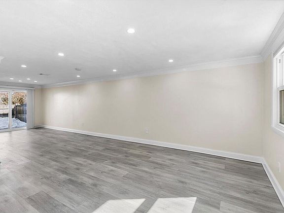 5th image of 8 Captain Cook Lane UNIT 8