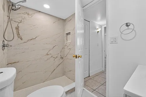 606 W 81st St #302 Photo 1