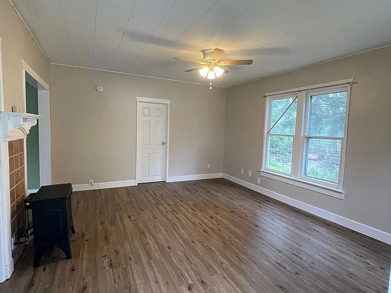 112 W Park Ave — Photo 3