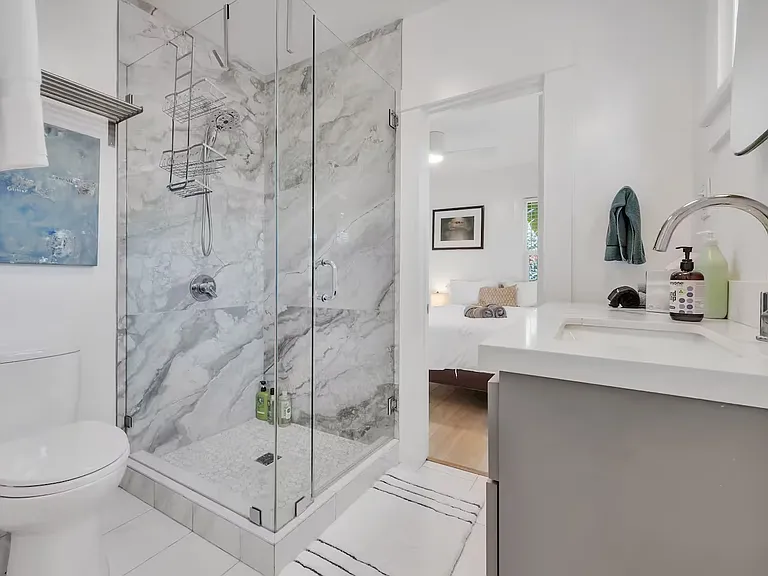 656 Broadway St — Photo 15