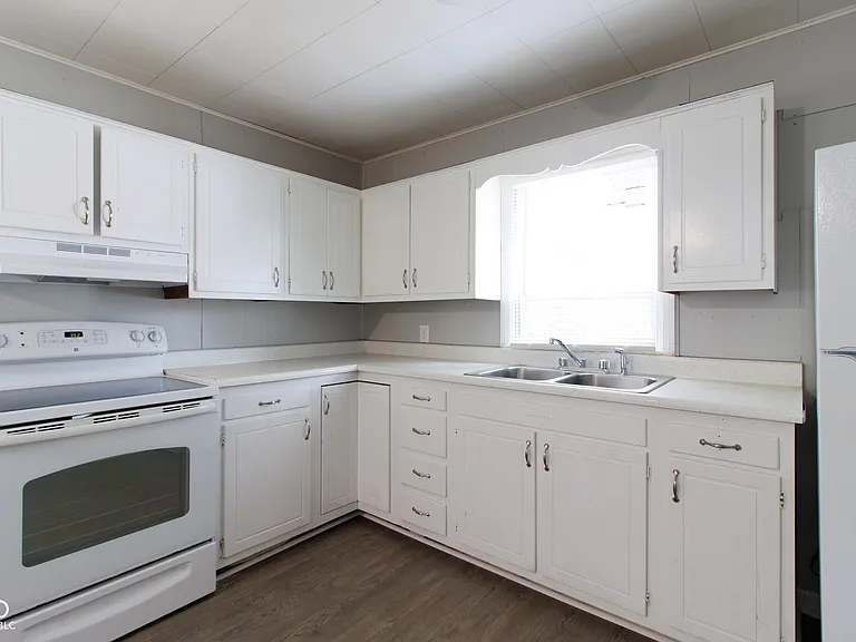 4430 N Longworth Ave — Photo 8