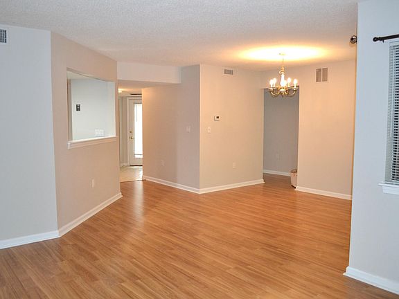 Living/Dining Area