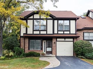 341 Country Ridge Ln, Bloomingdale, IL 60108