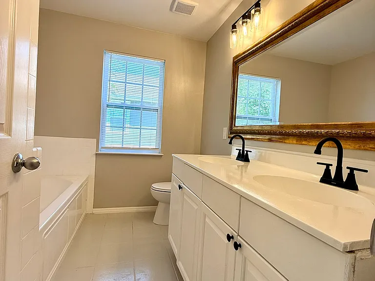 12145 Landing Green Dr — Photo 6
