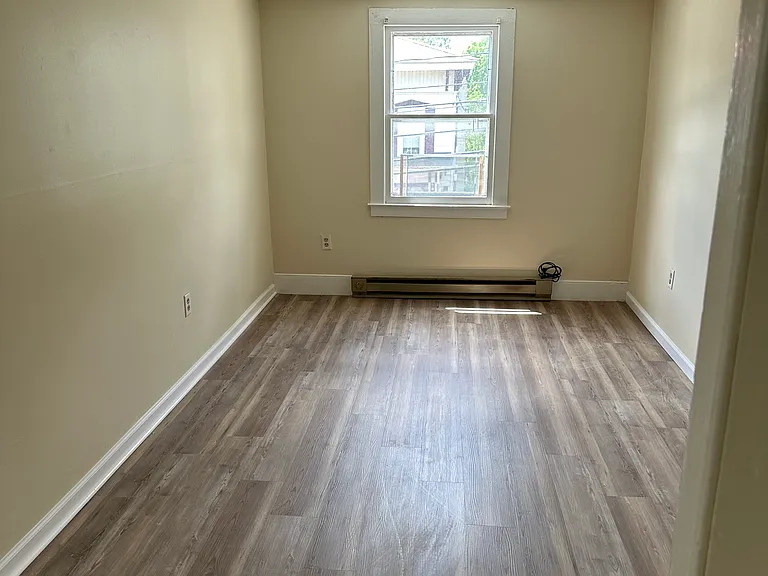 31 East St #4 — Photo 1