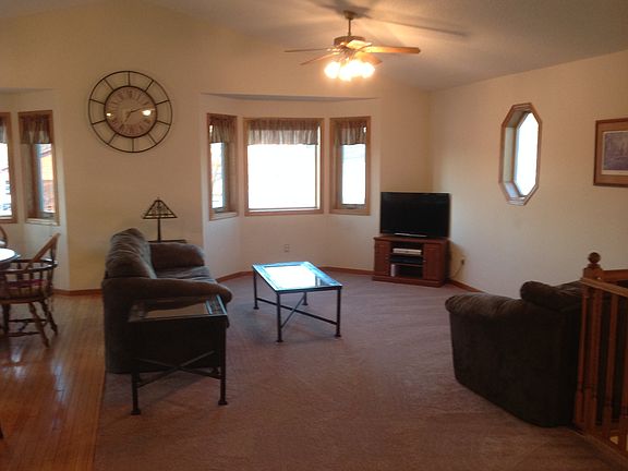 Living room, vaulted ceiling
