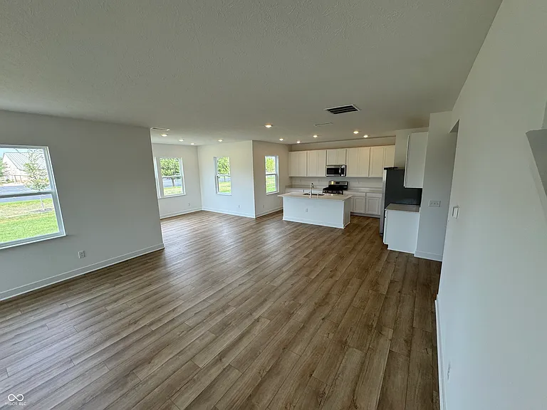 1124 Tansley Ln — Photo 4