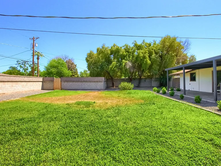 1402 W Berridge Ln — Photo 38