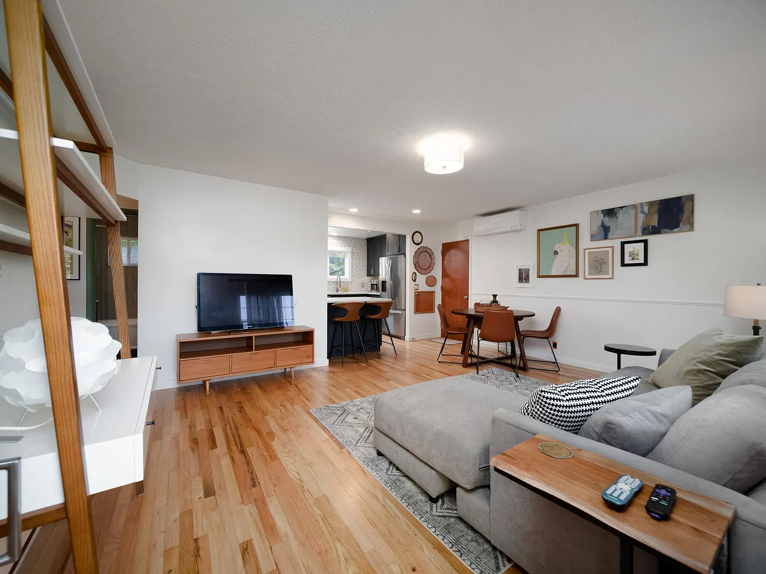 3 bed, 1600 sqft, $4,200 — Photo 3