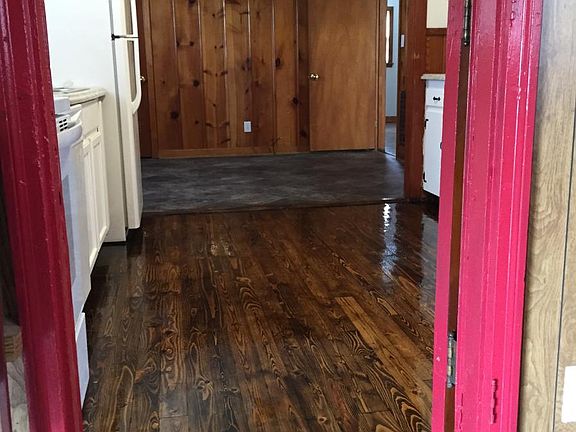 picture from utility room into kithen