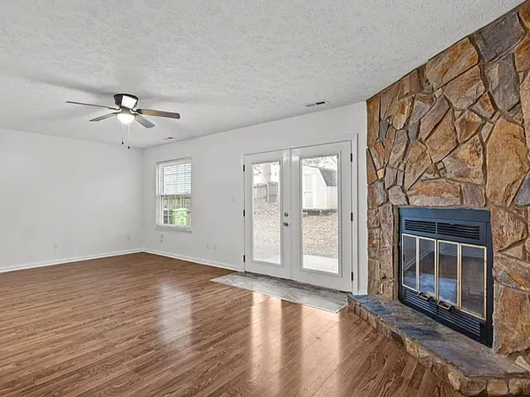 3333 Joanne Dr — Photo 2