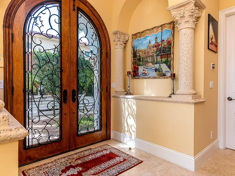 580 Admirals Way — Photo 3