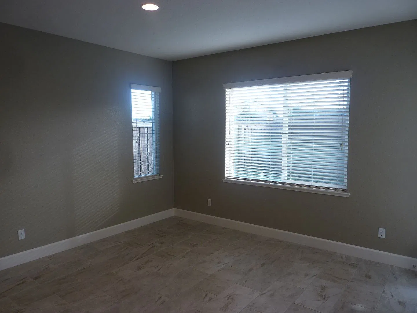 Beautiful 3-Bedroom, 2 Story Home in a Great Folsom Neighborhood — Photo 4