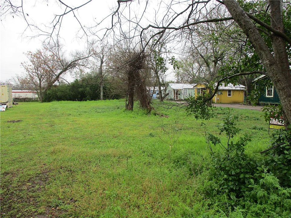 2nd image of 909 Emile St