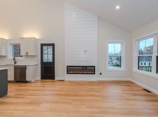 15 Daybreak Ln, Windham, ME 04062