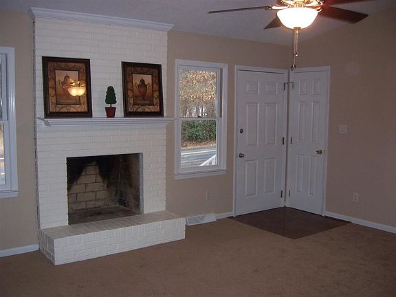 3rd image of 1638 Lakewood Dr W