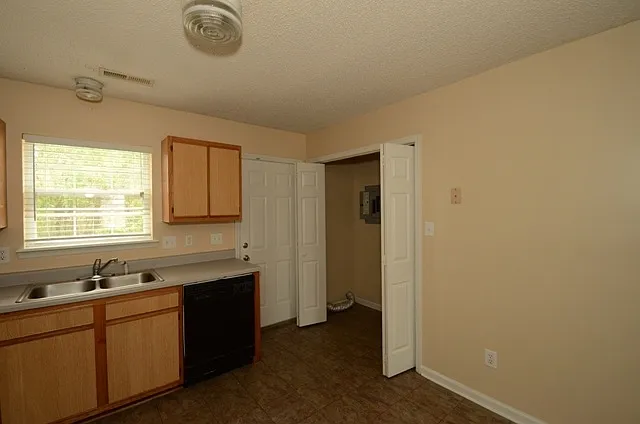122 Creekview Dr — Photo 12