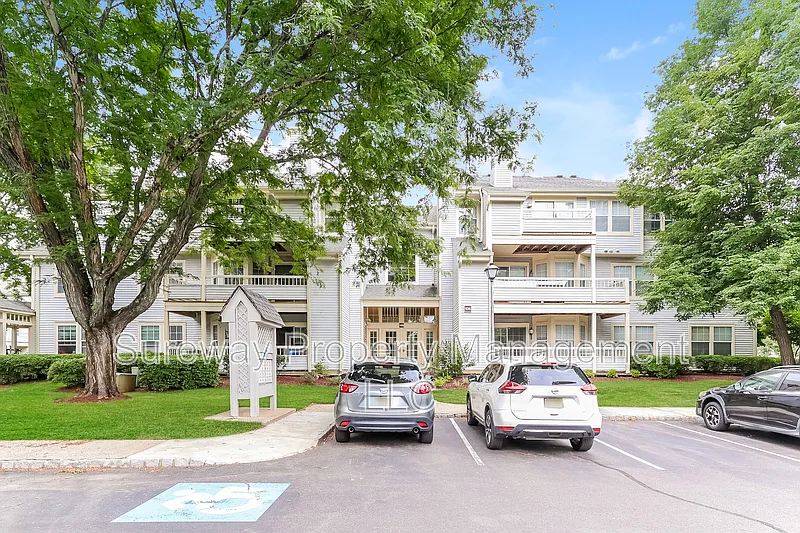 108 Lowell Ct #5