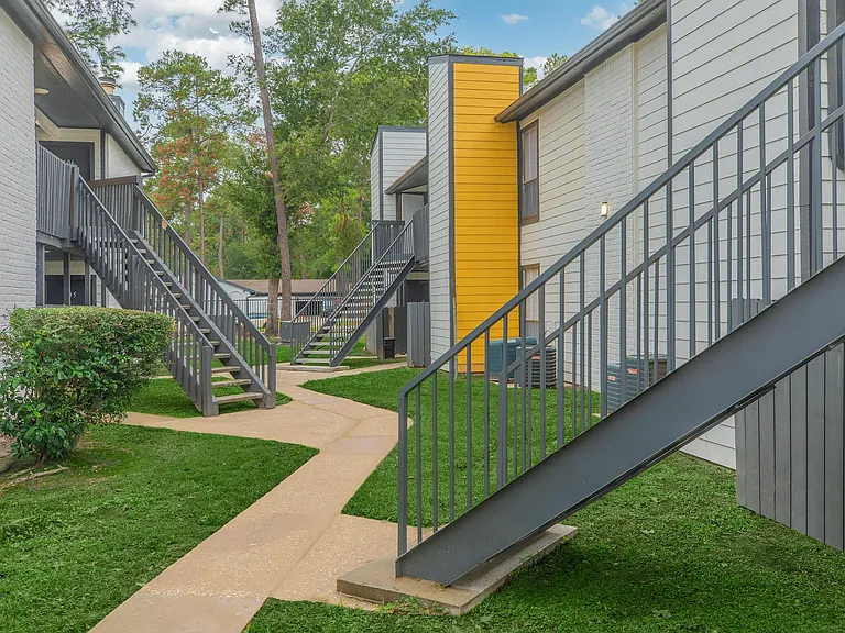 Kendall Manor — Photo 15