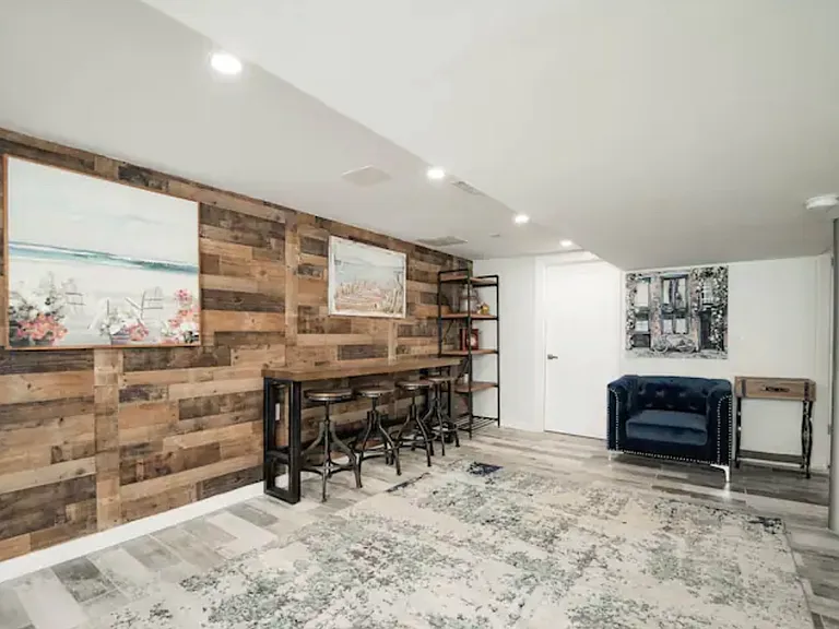 105 Jennifer Rd — Photo 15