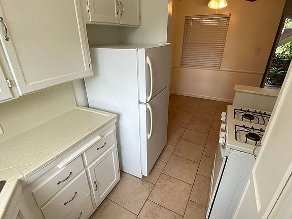 4th image of 655 N Manhattan Pl APT 1