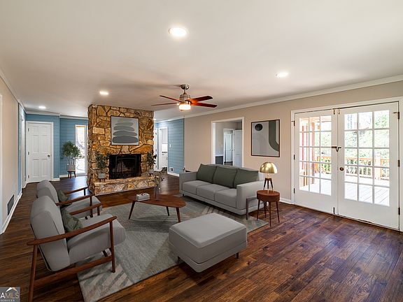 3rd image of 350 Providence Rd