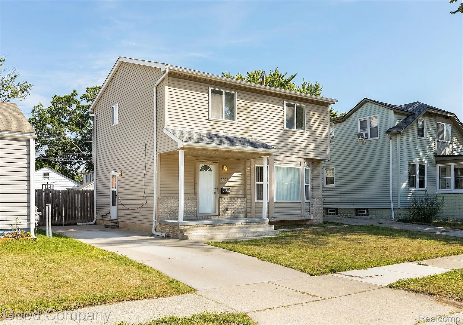 1021 E Granet Ave photo 1