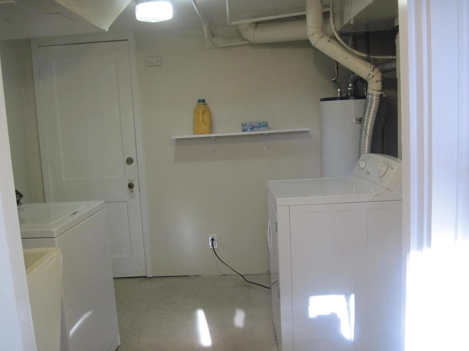 2 bed, 930 sqft, $2,460 — Photo 4