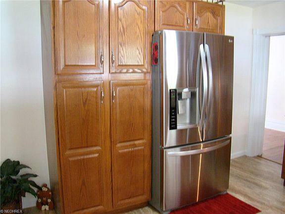 5th image of 1029 Emerson Ave