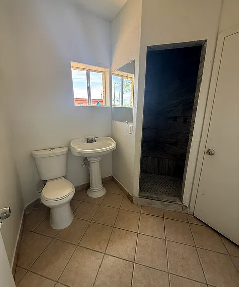 5144 S 11th Ave — Photo 10