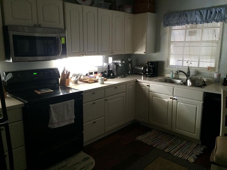 2nd image of 27 Detroit St