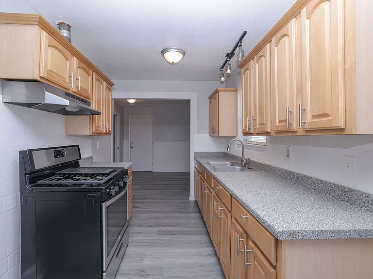 9834 Denning Dr — Photo 11