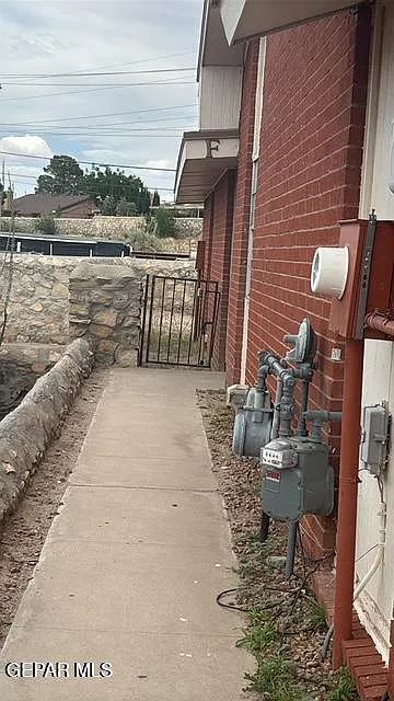 2 bed, 1.0 bath, 800 sqft, $950 — Photo 3