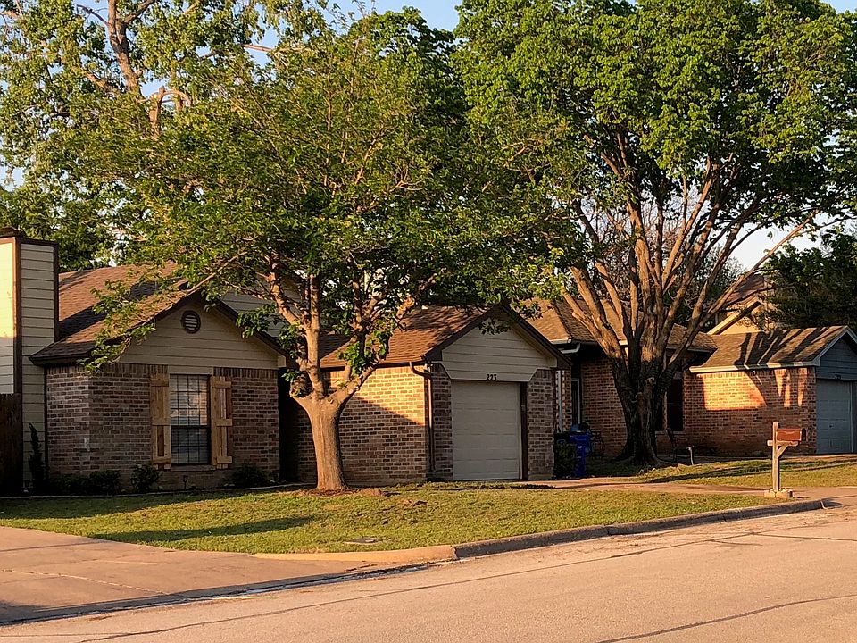 1st image of 223 Cutting Horse Ln