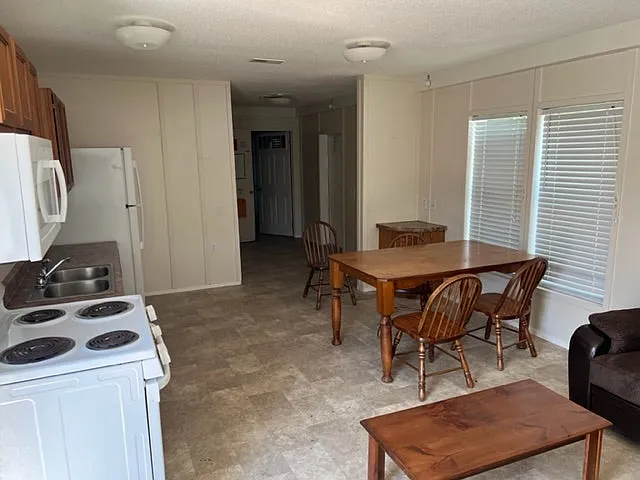 4210 South Zarzamora Street — Photo 3