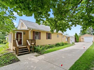 742 Stewart Ave, Elgin, IL 60120