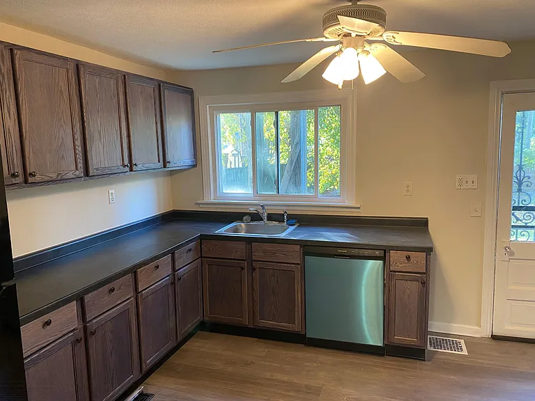 4002 Southern Pkwy — Photo 11