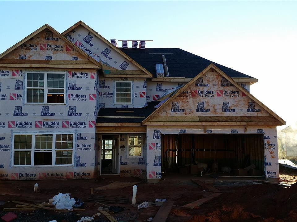 2nd image of 132 Gallant Ln