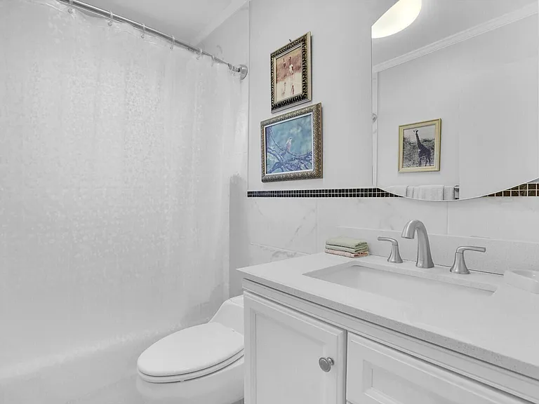 810 Burgundy St #Q — Photo 17