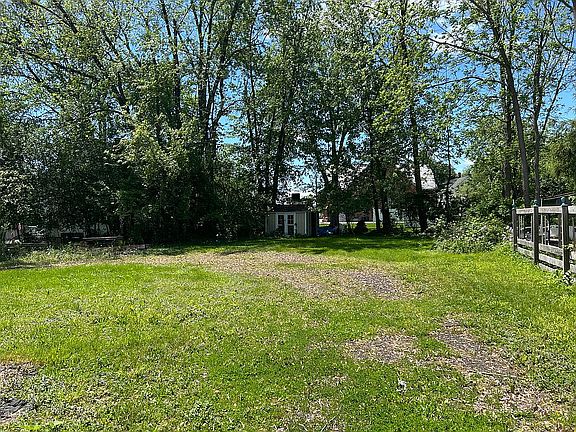 5th image of 7 Hillcrest St