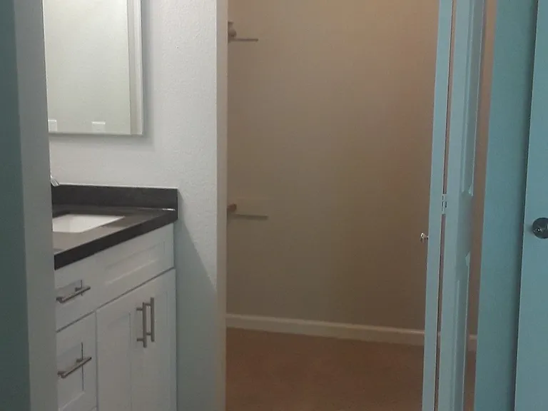 Club Pacifica Apartments — Photo 31