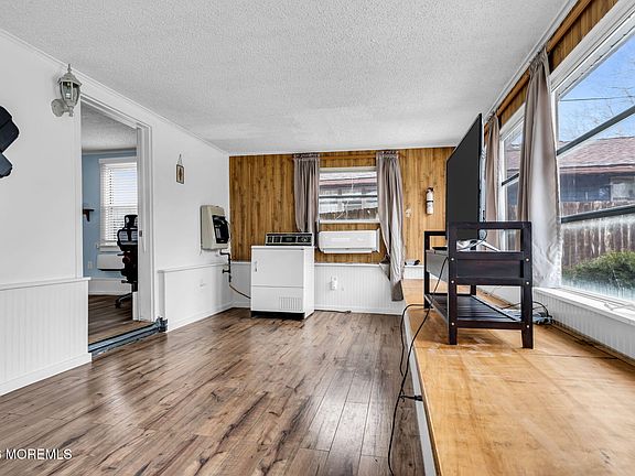 5th image of 126 Capstan Avenue