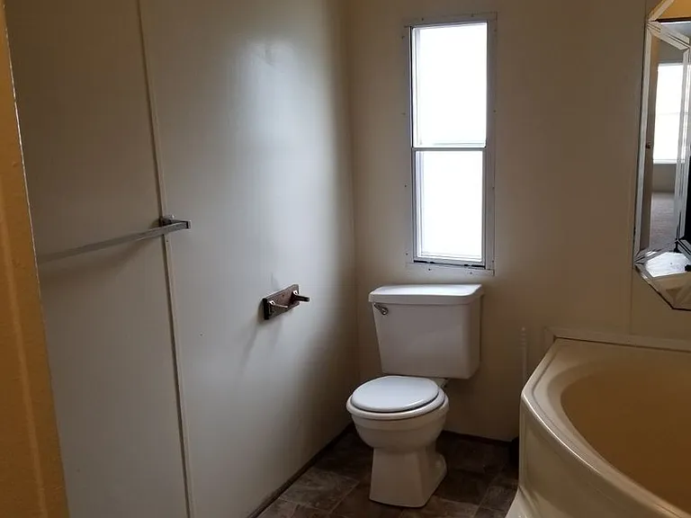 944 Hollywood Dr — Photo 10