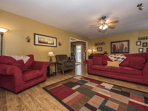5th image of 704 S Willowood Dr