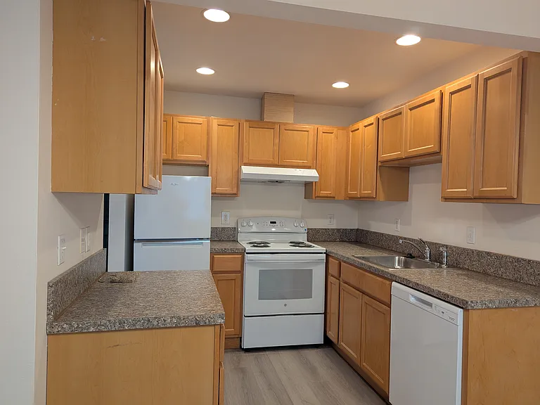1017 Greenview Ave SW #104 — Photo 8