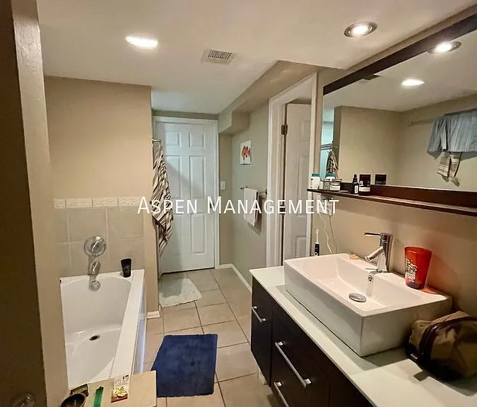 550 S 41st St — Photo 14