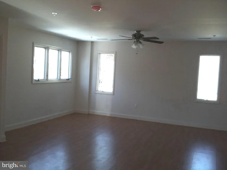 115 Morton Ave #2 — Photo 8