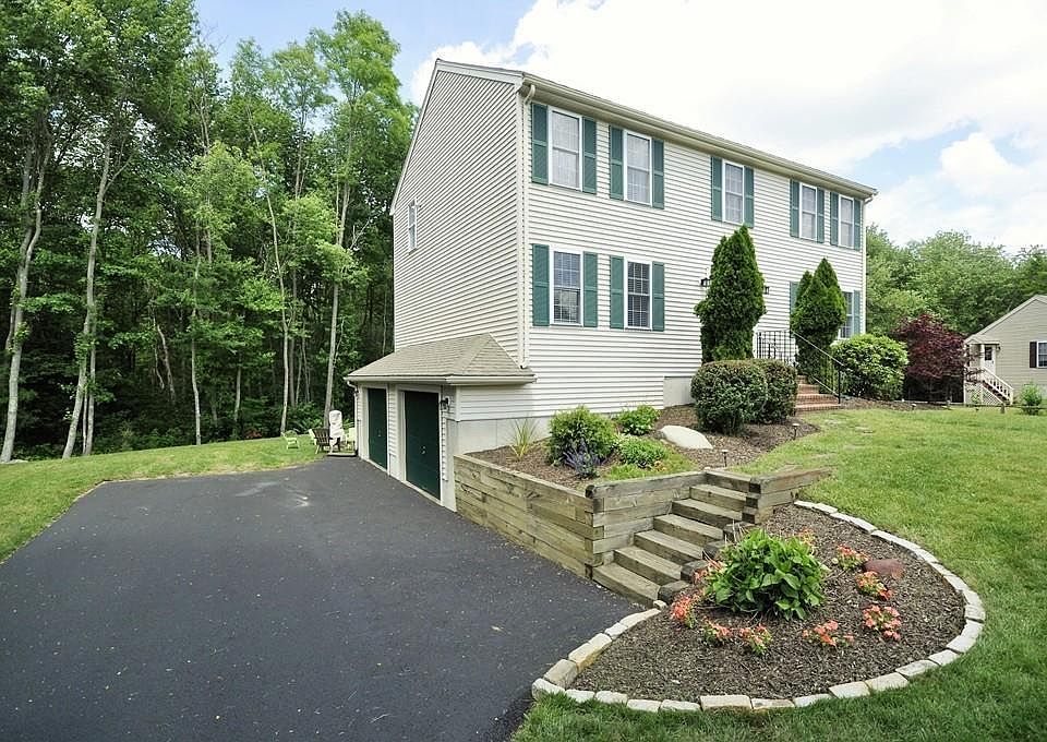 1st image of 20 Horseshoe Ln