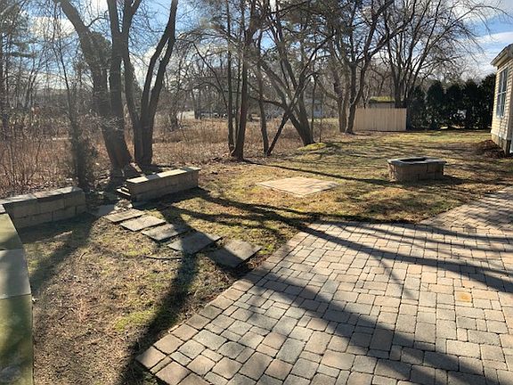 4th image of 424 W Lake Dr